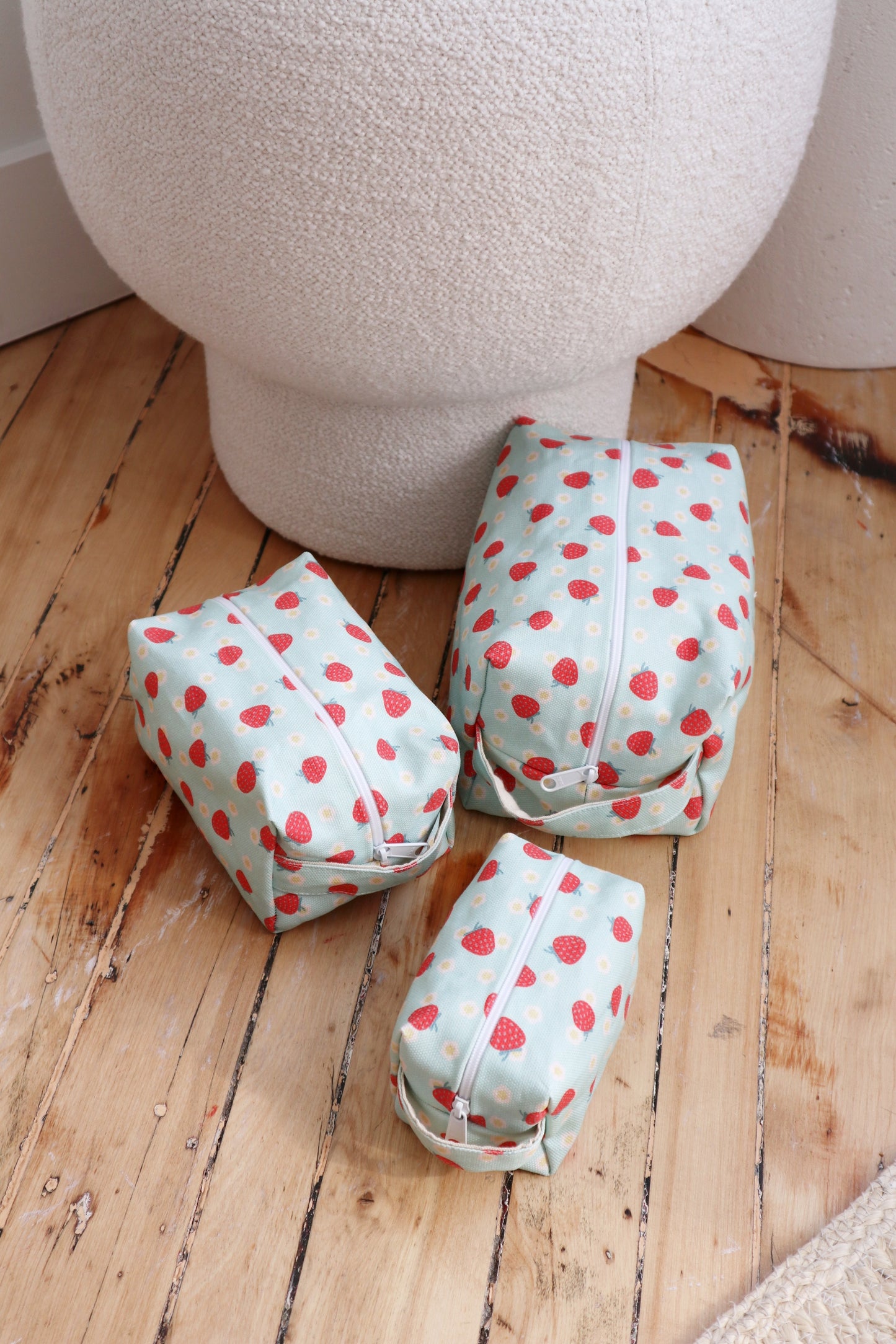 Makeup Bag - Strawberry Daisies