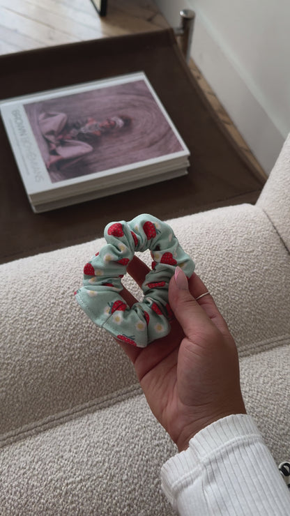 Hair Scrunchie - Strawberry Daisies