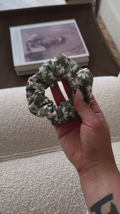 Hair Scrunchie - Wild Daisy