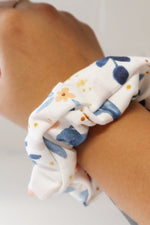 Load image into Gallery viewer, Hair Scrunchie - Fawn Florals

